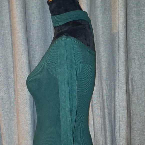 Off the Shoulder, choker top. - Picture 4 of 7